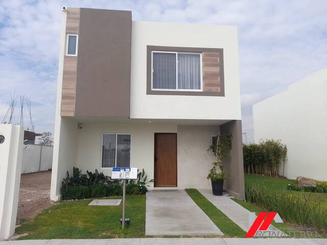 Venta en Fraccionamiento Rancho Santa Monica - Aguascalientes