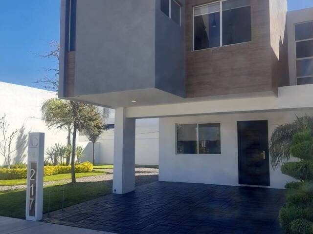 Venta en Fraccionamiento Rancho Santa Monica - Aguascalientes